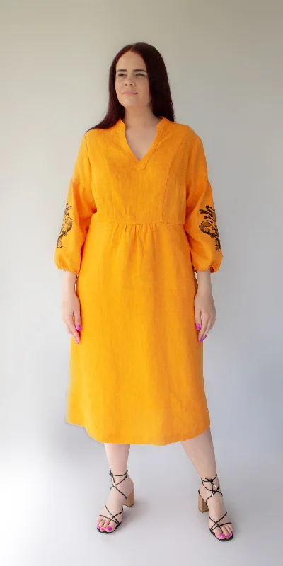 Linen dress with embroidered sleeves