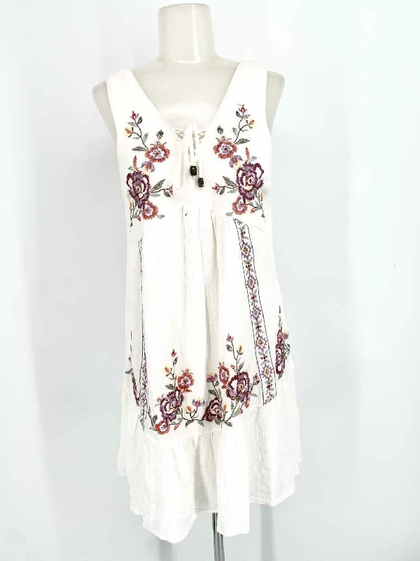 Women's White Sleeveless Embroidered Floral Size S Dress Versatile floral dresses for all occasions